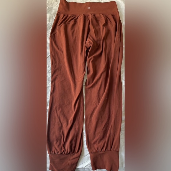 Athleta Salutation Jogger in Powervita Rusty Brown Petite Medium - Picture 1 of 4